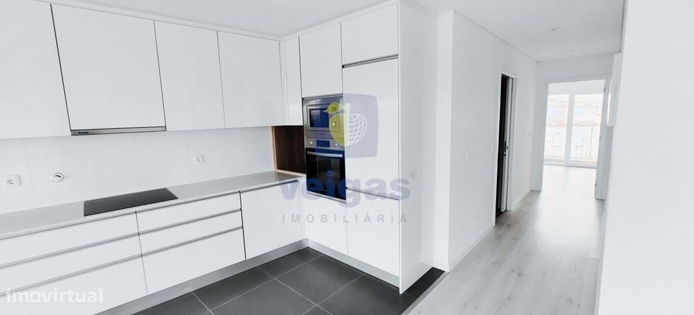 T2 Novo em Santa Marta do Pinhal em rua ampla - Corroios