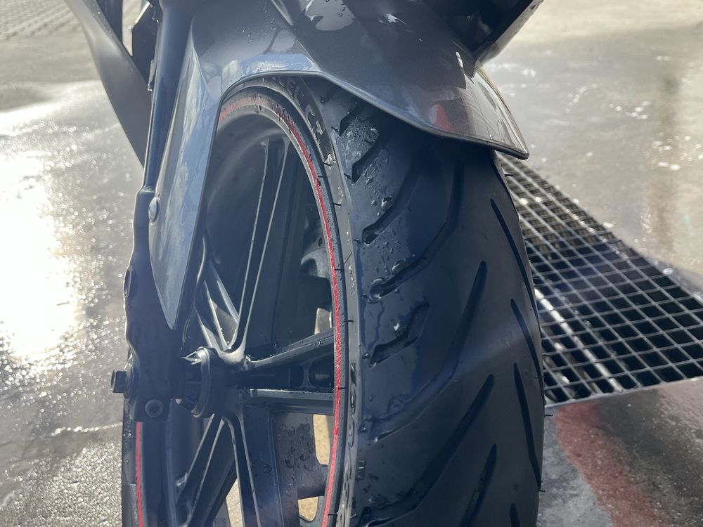 Yamaha YZF R125.