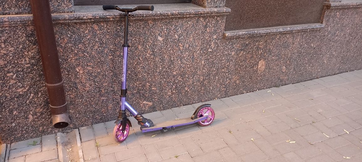 Продам самокат ( складной)