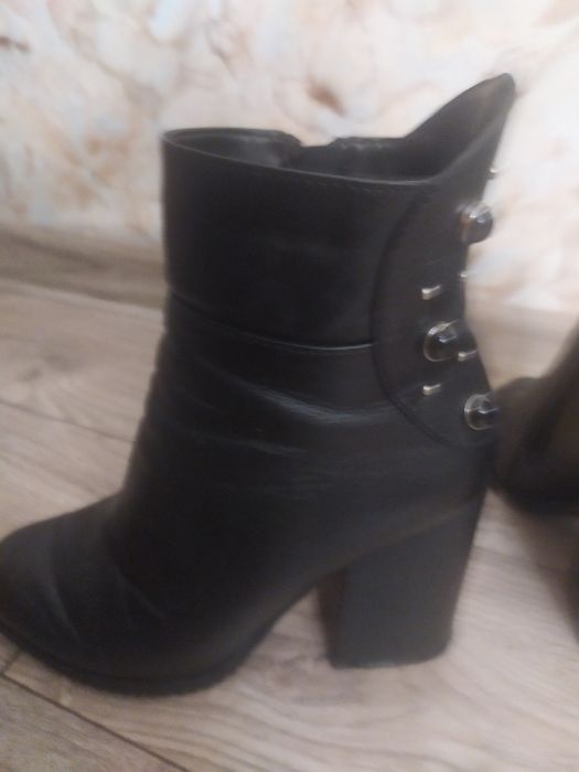 Жіночі шкіряні черевики