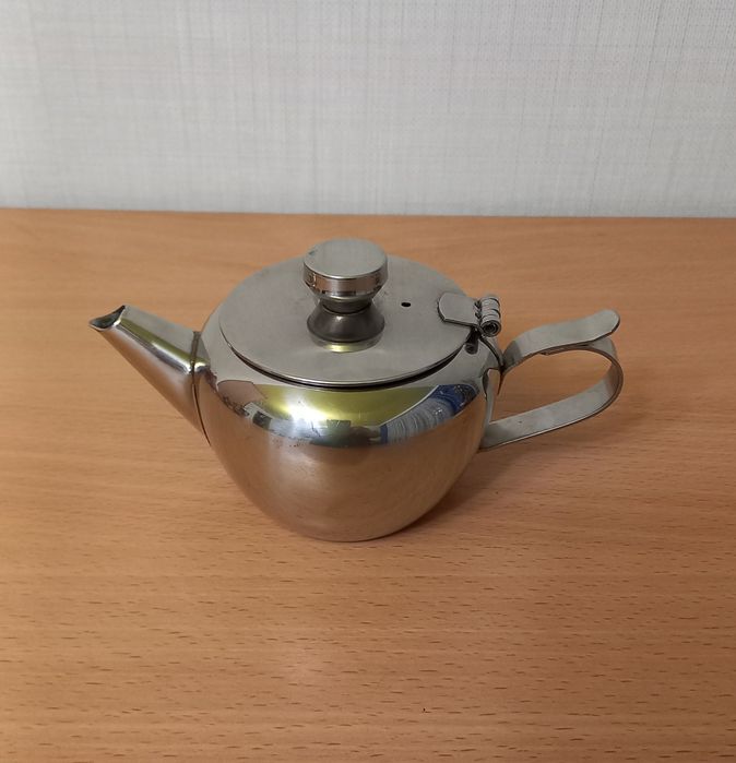 Чайник з нержавіючої сталі