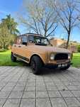 Renault 4L totalmente reparada e personalizada