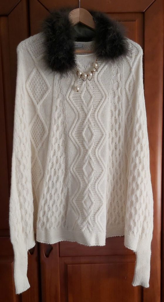 Poncho com gola de pelo