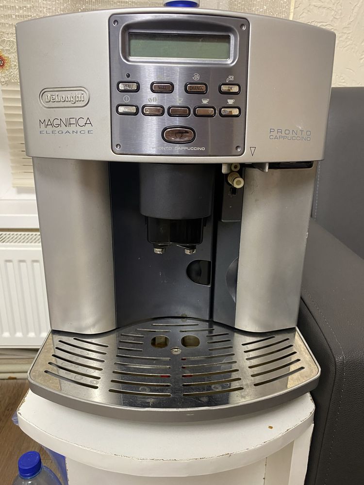 Кофемашина Delonghi Magnifica