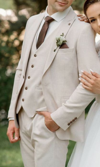 Чоловічий весільний костюм