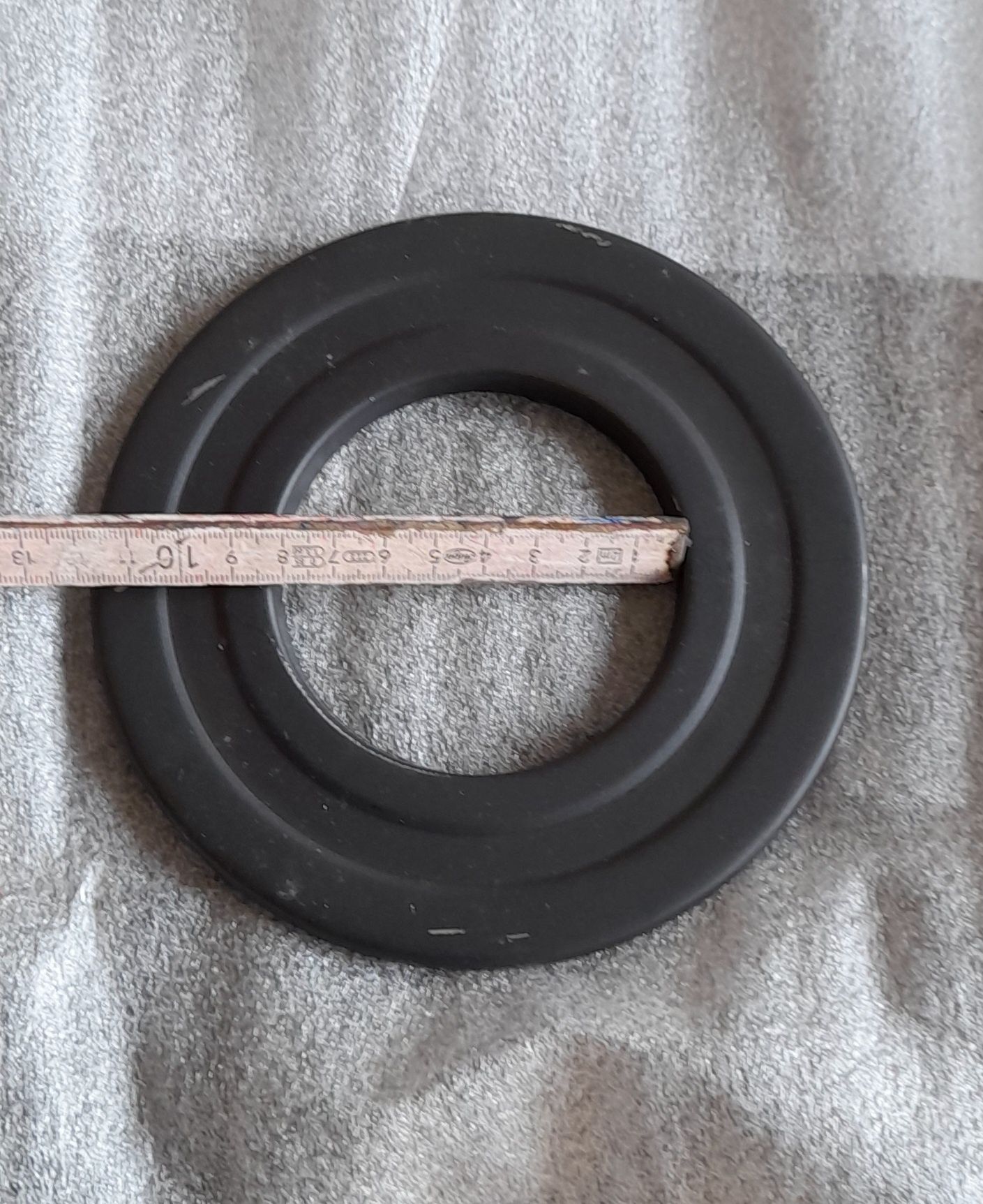 Obróbka naścienna rury kominkowej fi 80 mm otwór środkowy