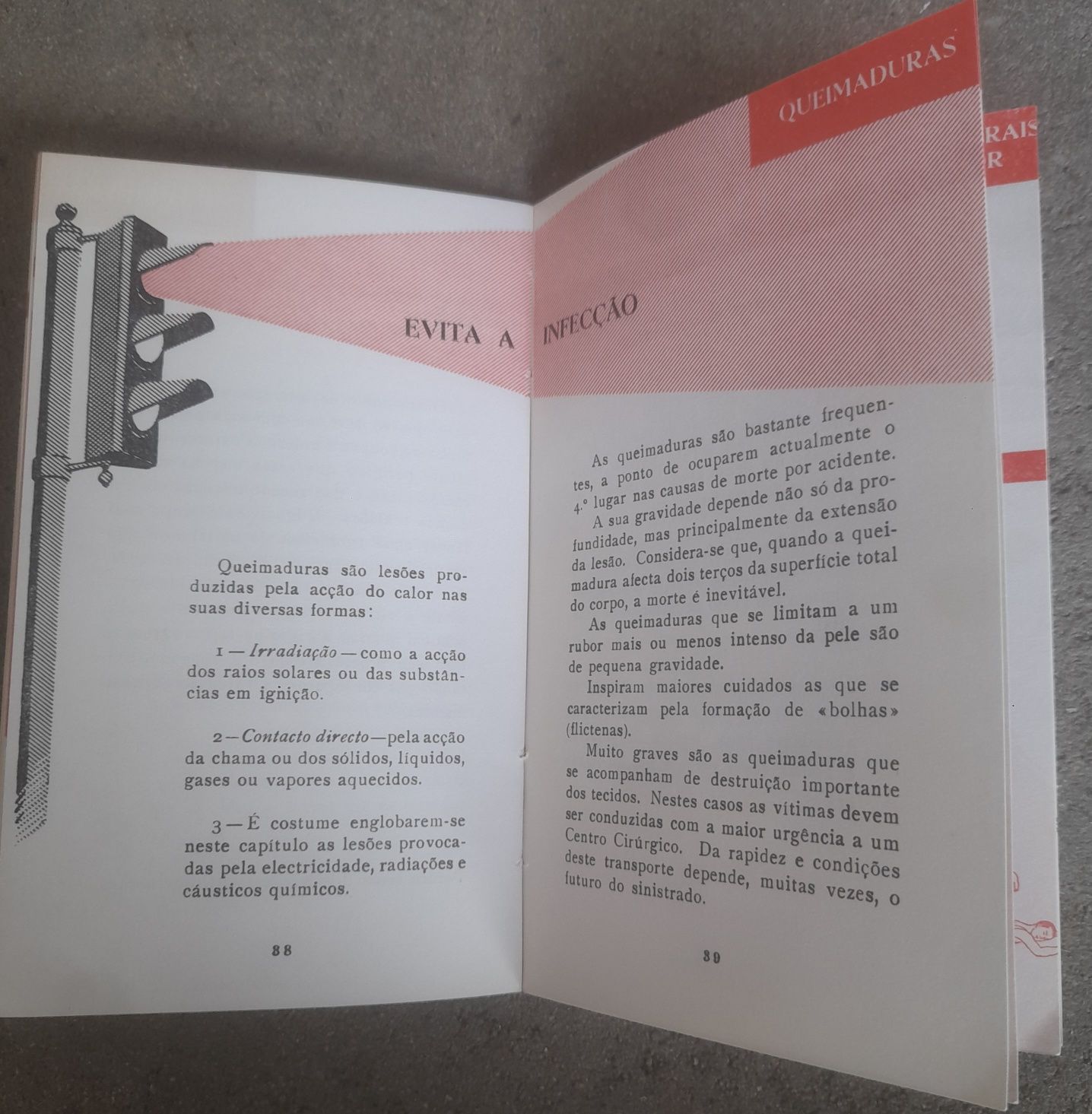 Livro antigo de Primeiros Socorros