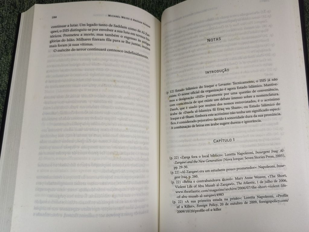 Livro "ISIS - Por Dentro do Estado do Terror" de Michael Weiss e Hassa