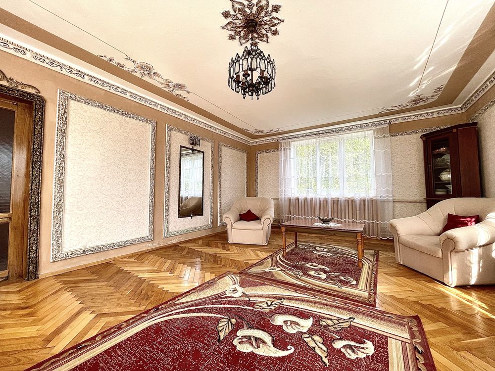 Продаж будинку 245 м.кв., 18 сотих