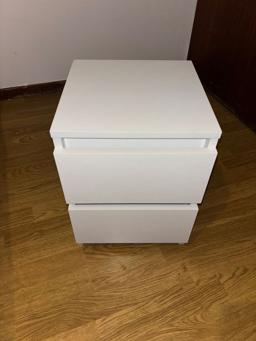 Conjunto de duas mesas cabeceira novas!