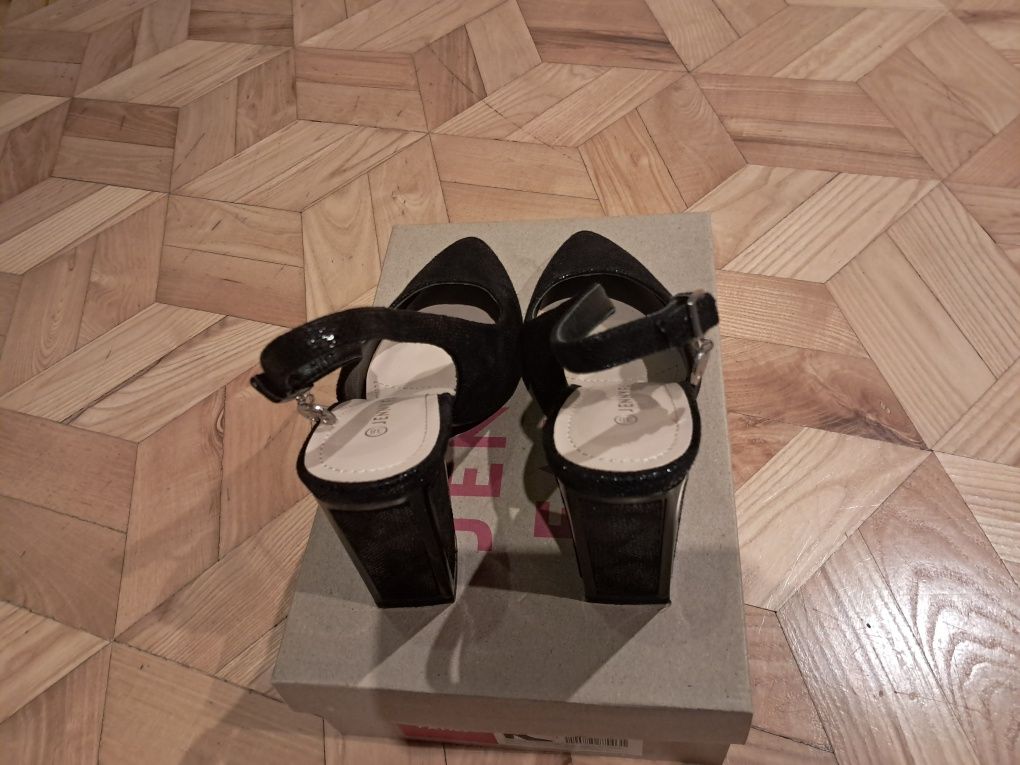 Buty na obcasie,  rozm. 38