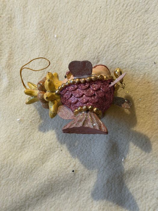 Enfeite sereio merman em porcelana com glitter – vários