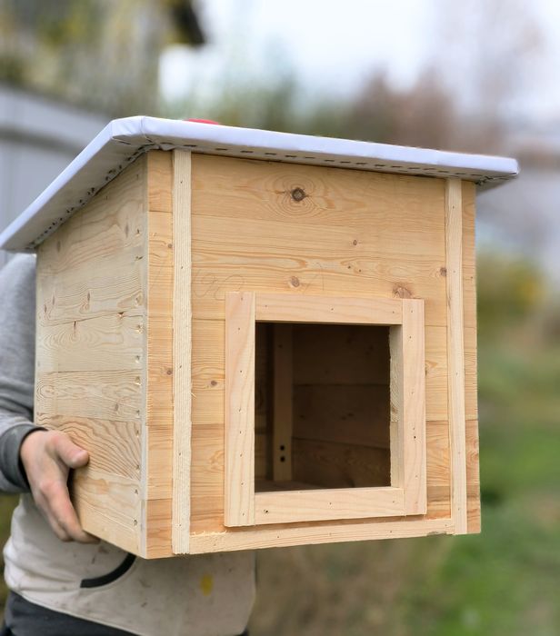 Будки з дерева для собак та котів