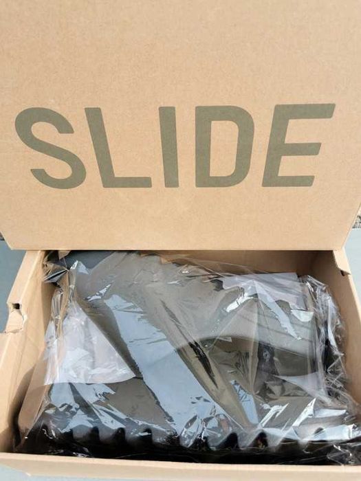 Buty-Trampk-adidas Yeezy Slide Onyx R.40