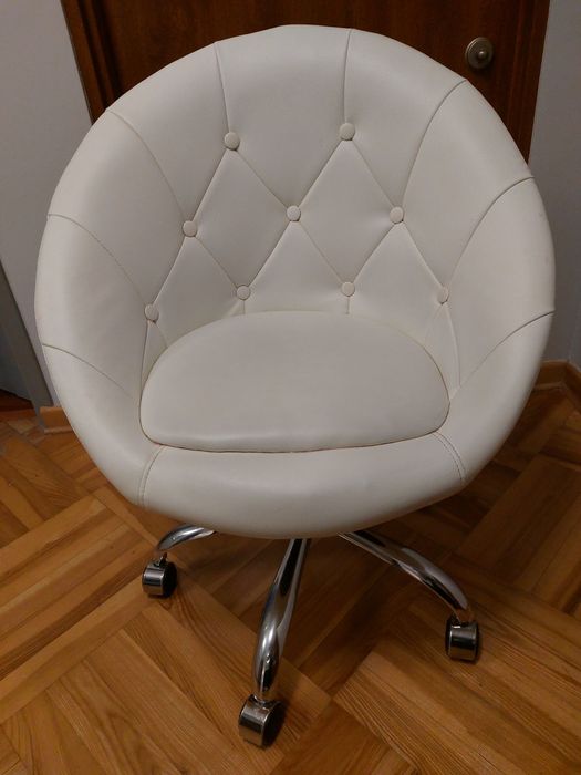 Krzeslo obrotowe kosmetyczne mediolan stan bardzo dobry 2 sztuki