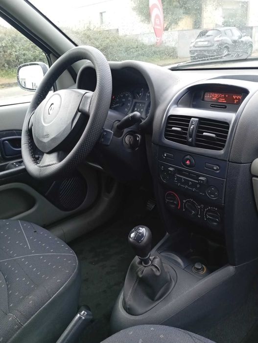 Renault Clio 2002 - Apenas 184000km