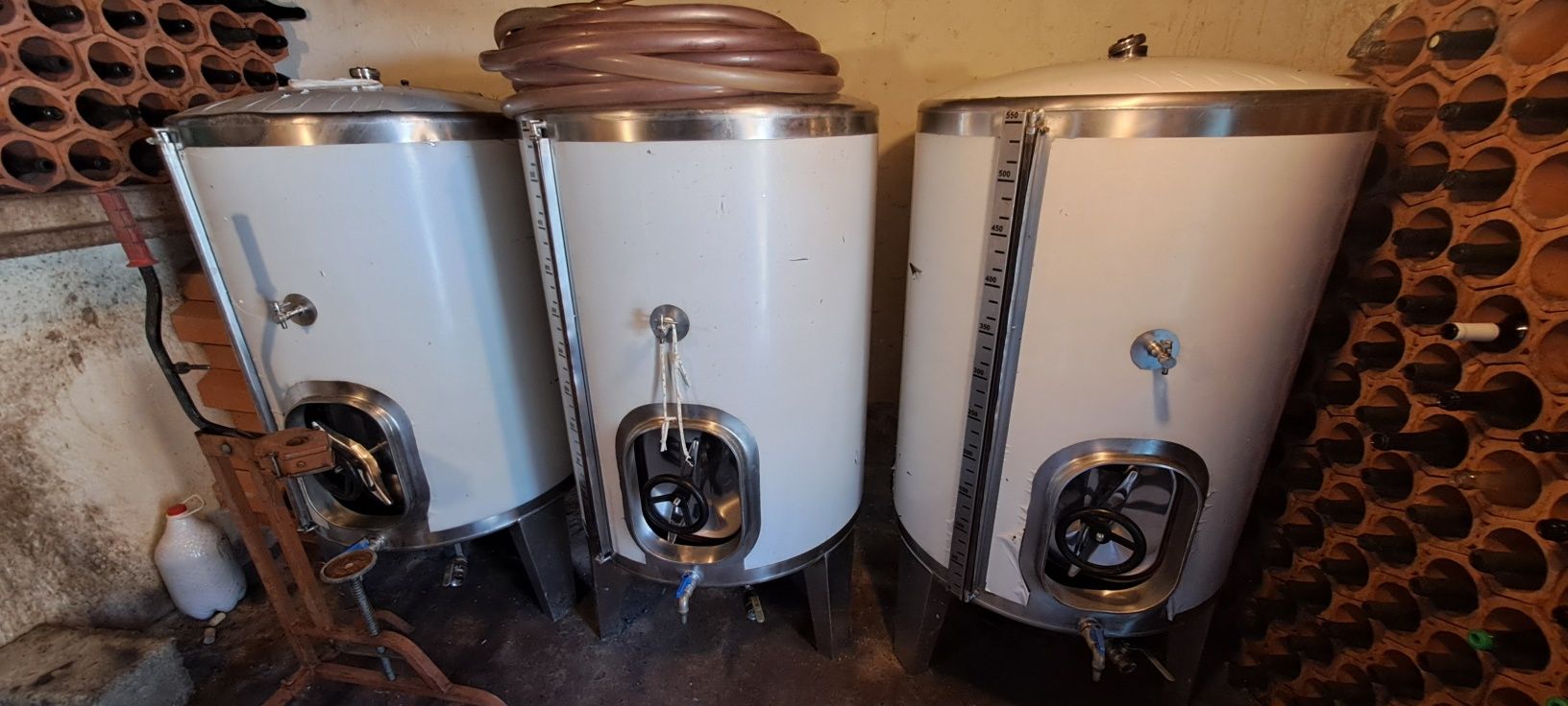 3 Cubas inox 550L cada uma.