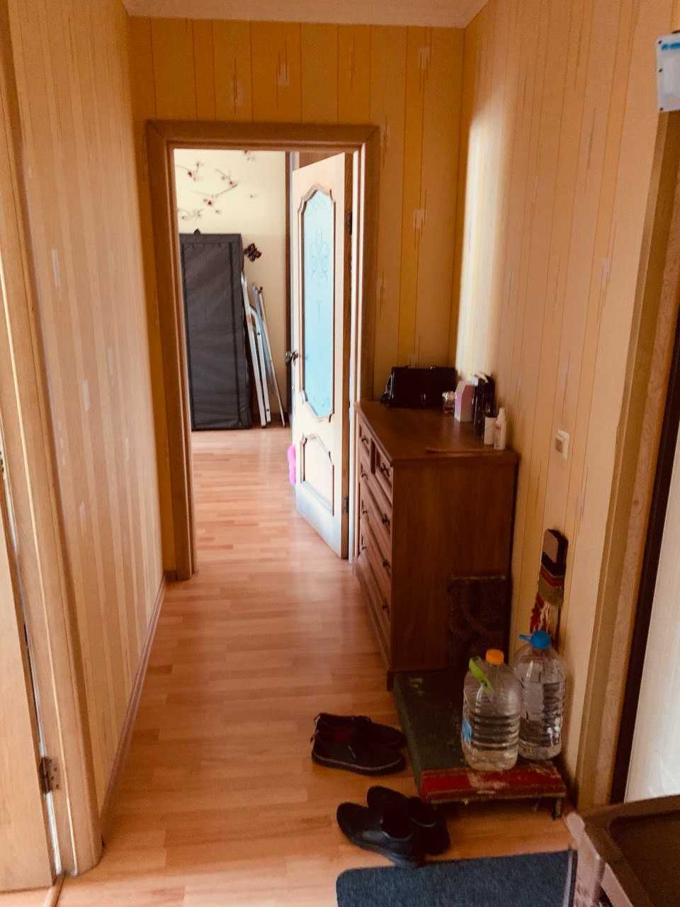 Продам двухкомнатную л/берег 2 этаж, бульвар Строителей