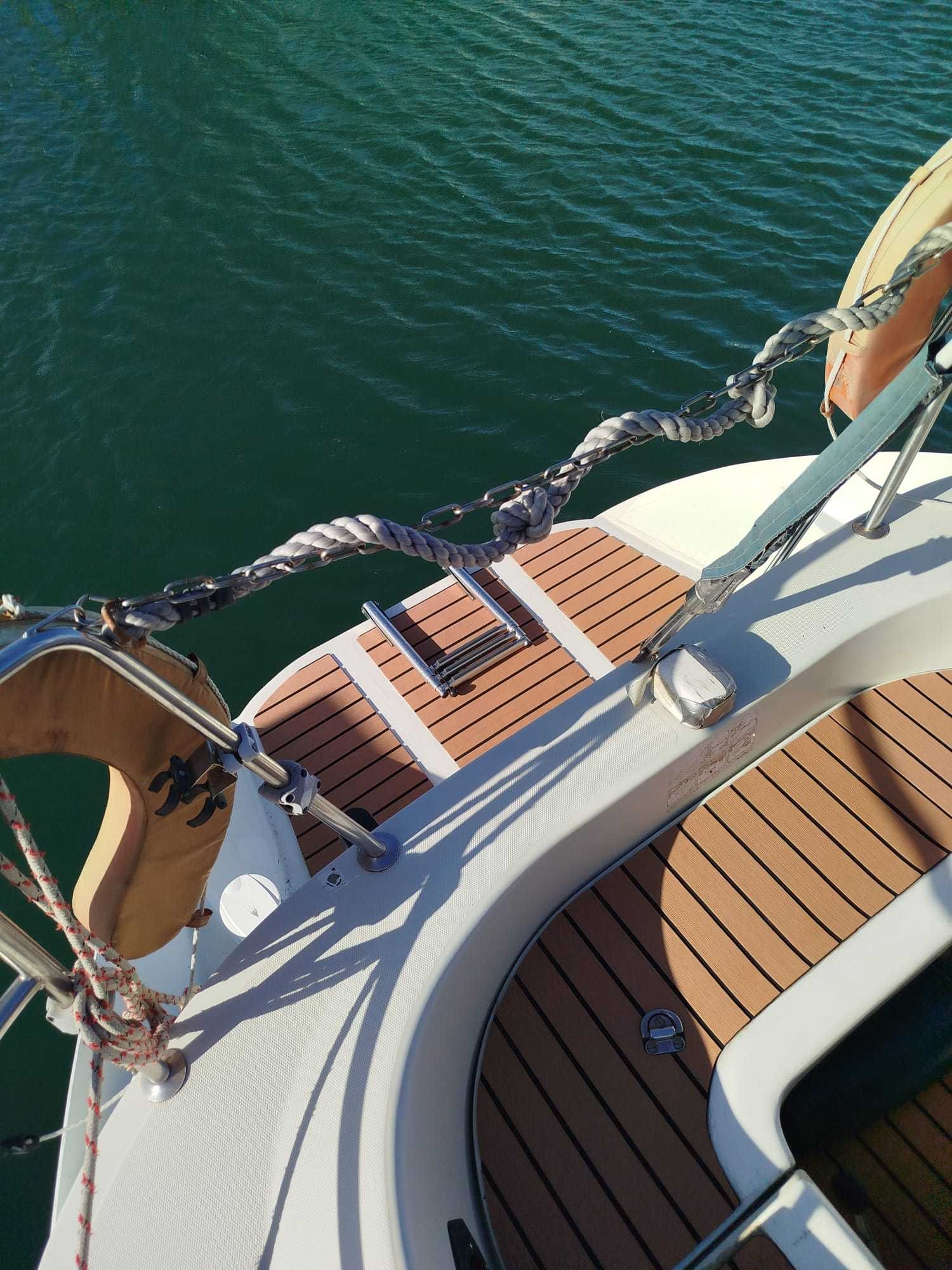 Veleiro Elan 31 – Interior renovado, roda de leme, pronto a navegar