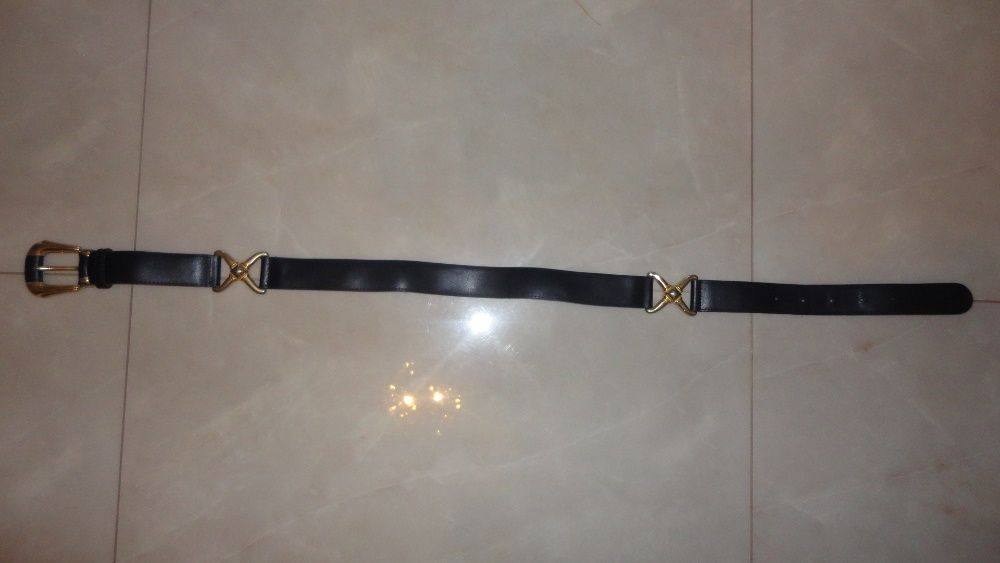 Cinto de senhora em cabedal preto