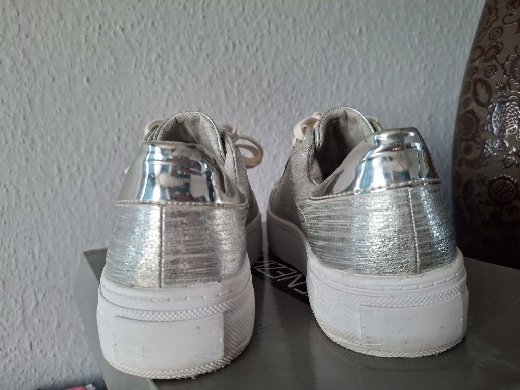 Tamaris sneakersy na platformie damskie 37