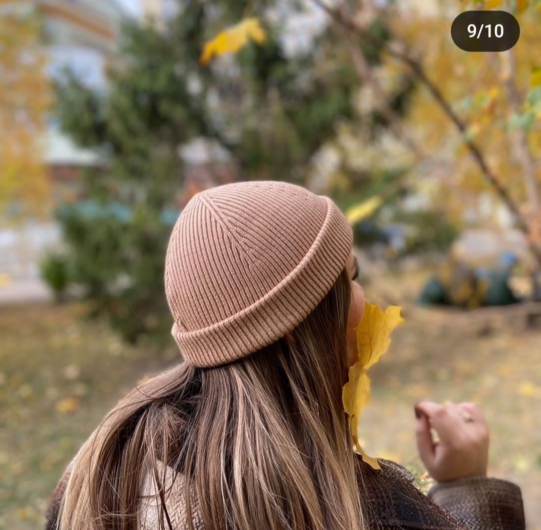 Шапка жіноча бежева