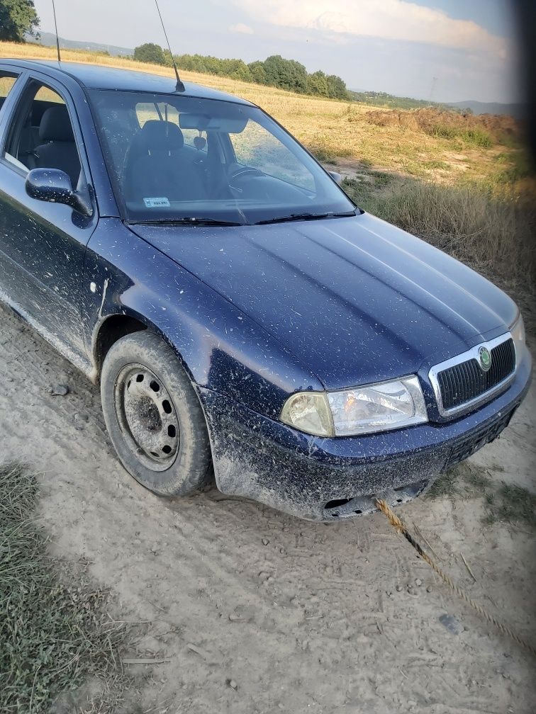 Skoda Octavia maska lampy błotnik części