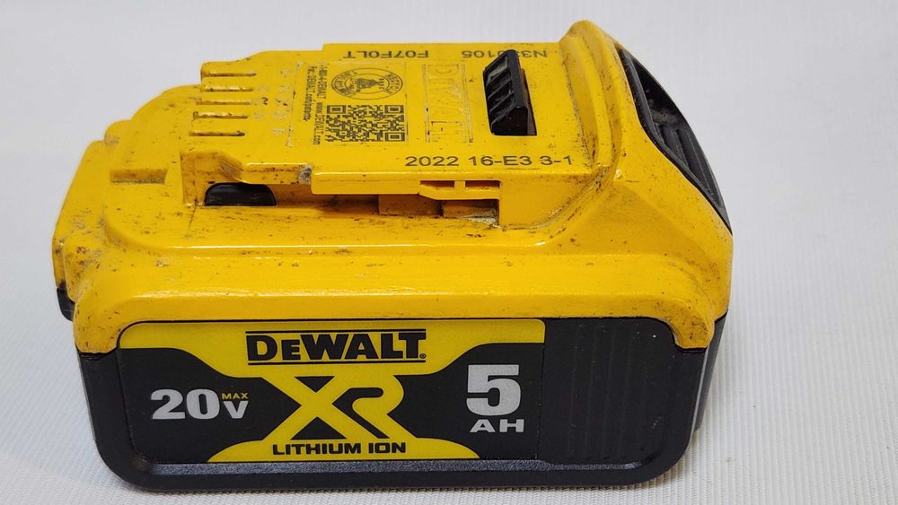 Акумулятор Dewalt DCB205 5ah 2022 рік з США оригінал