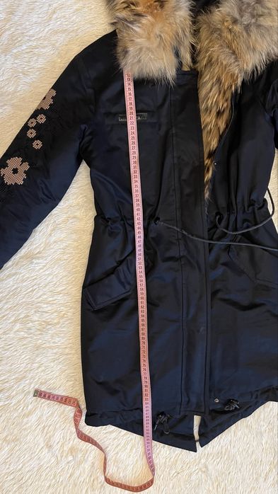 Парка чорна з вишивкою