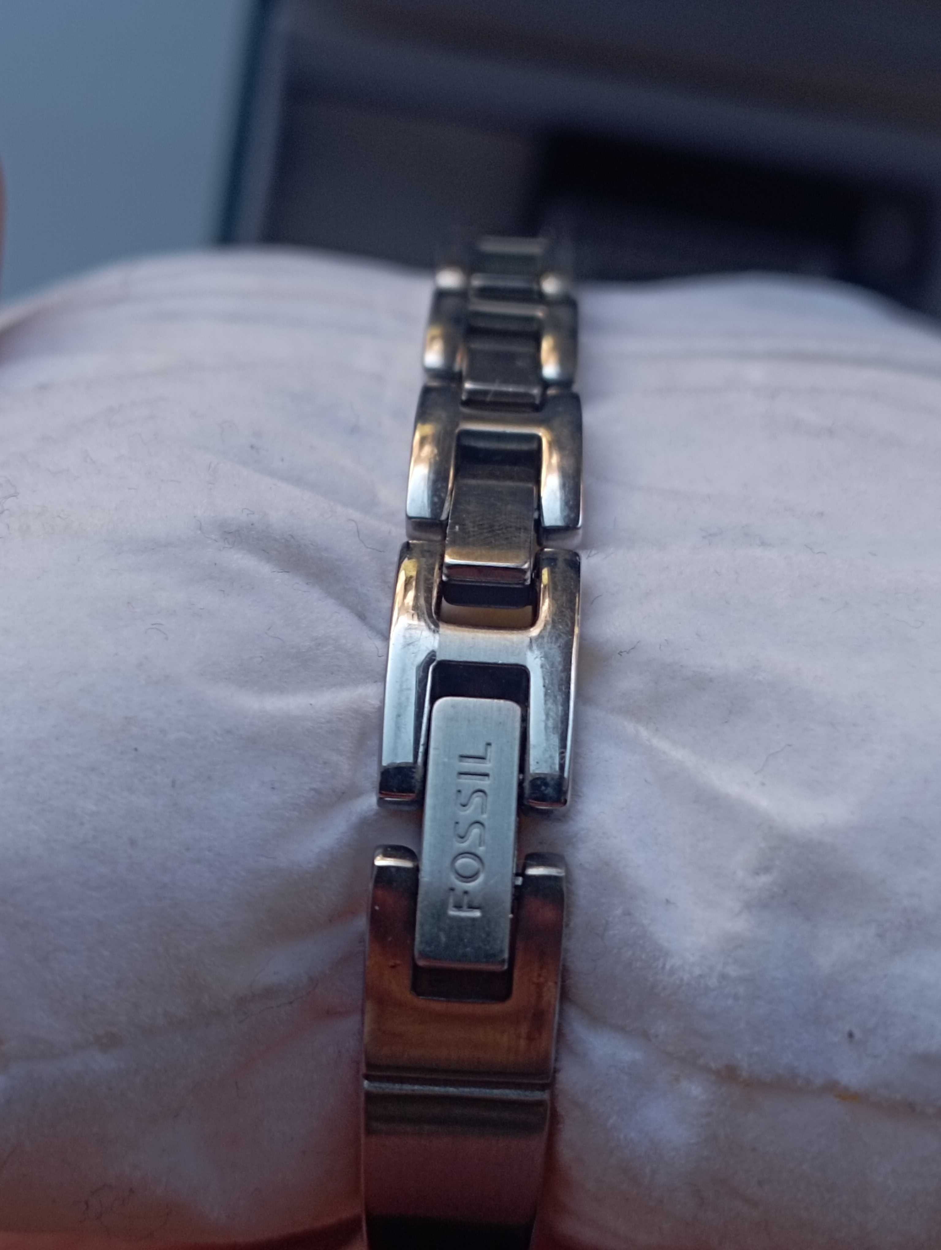 Продам часы  Fossil ,торг уместен.
