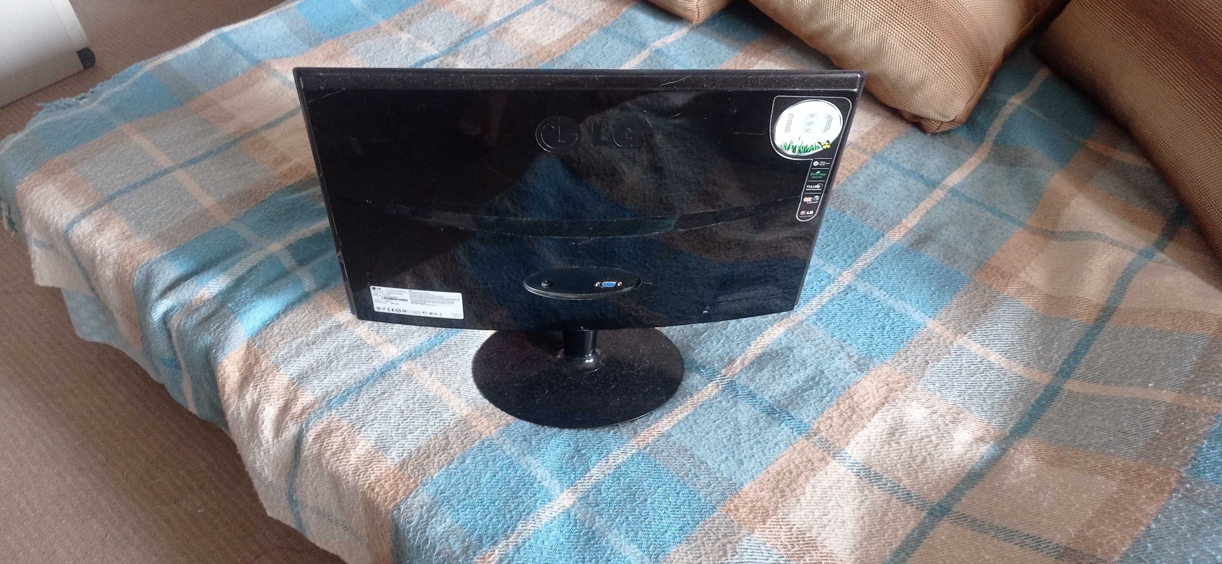 Бу Flatron e2240-pn