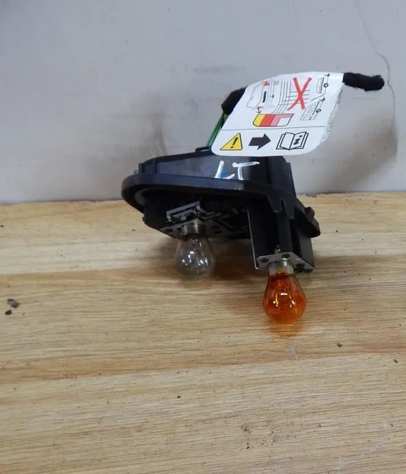 Wkład obudowa żarówek lampy lewy tył Citroen C5 x7 08-17 Kombi Łuków części