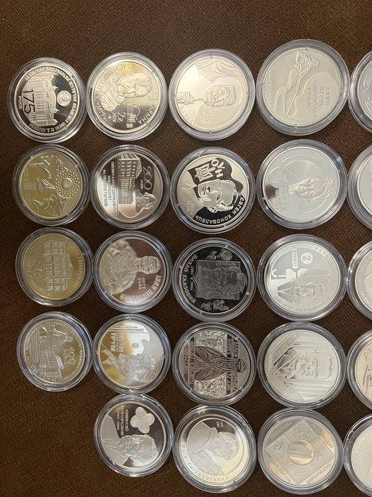 Монети номіналом 2 гривні різні