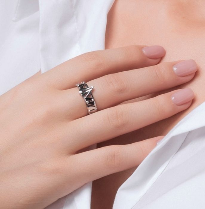 Золотое кольцо с бриллиантами 585*, 4.74г/р.16.0, 5.15г/р.18.0