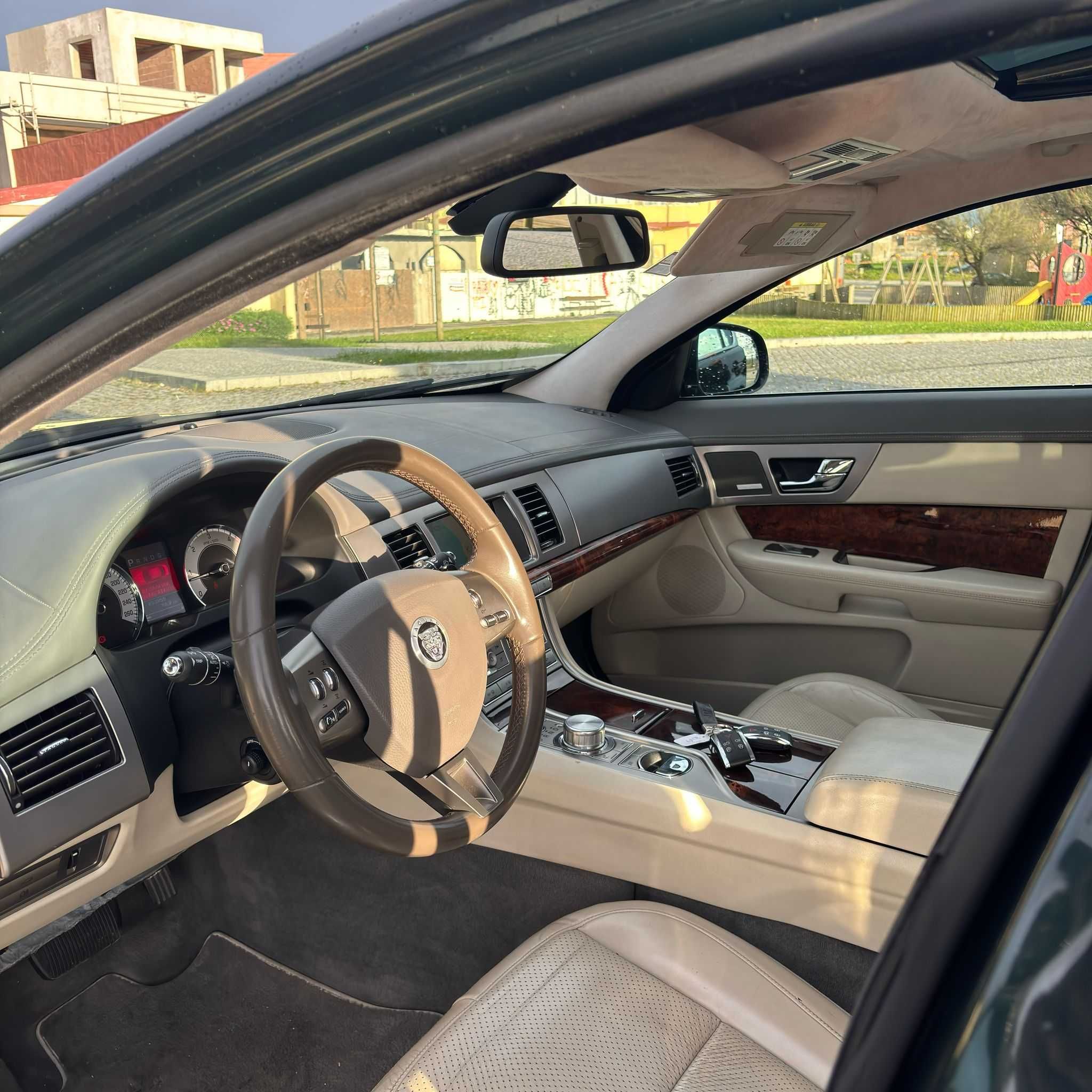 Jaguar XFS 3.0d v6 275cv 2009