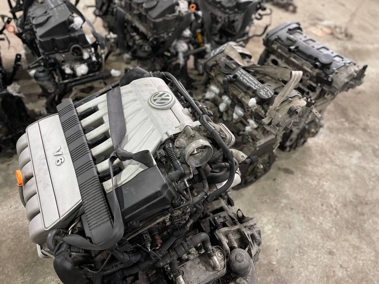 мотор двигатель BMP BMR BMN BLS BXE CBA CAY FSI passat b6 golf 5 skoda