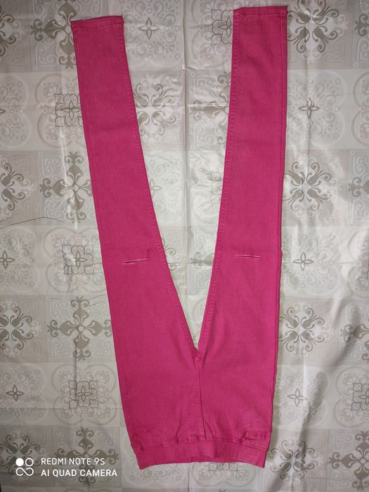 Nowe stylowe Damskie Jeansowe różowe spodnie legginsy roz.26. XXS-XS