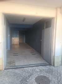 Garagem Exterior com Wc  Aluga / Armazém