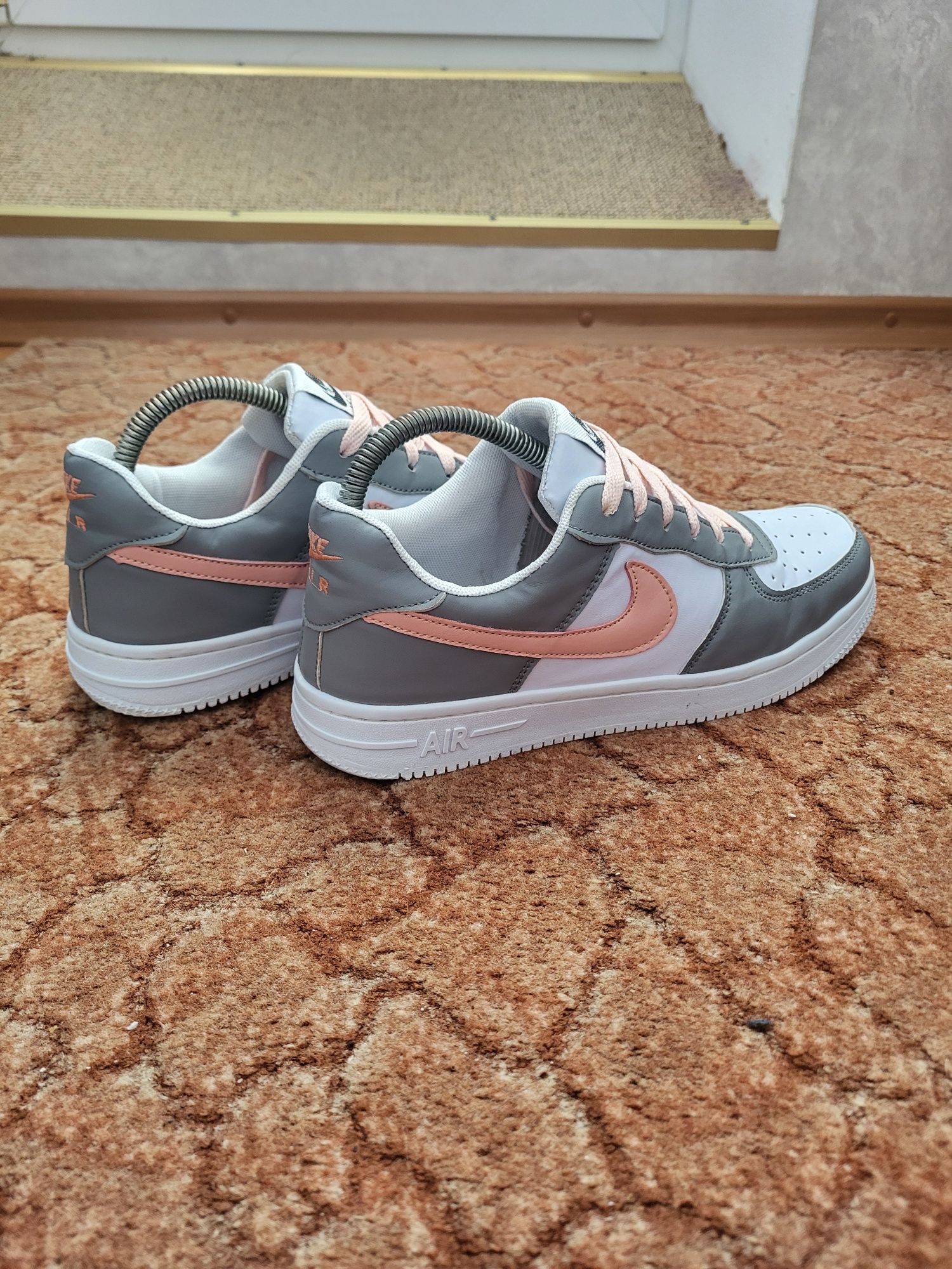 Женские кроссовки Nike Air Force 1
