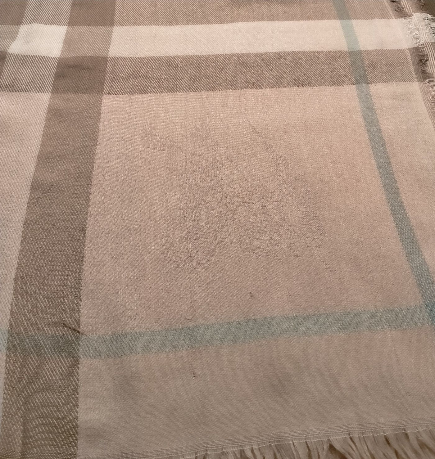 Chusta szal Burberry róż 65% wełna 35% jedwabiu