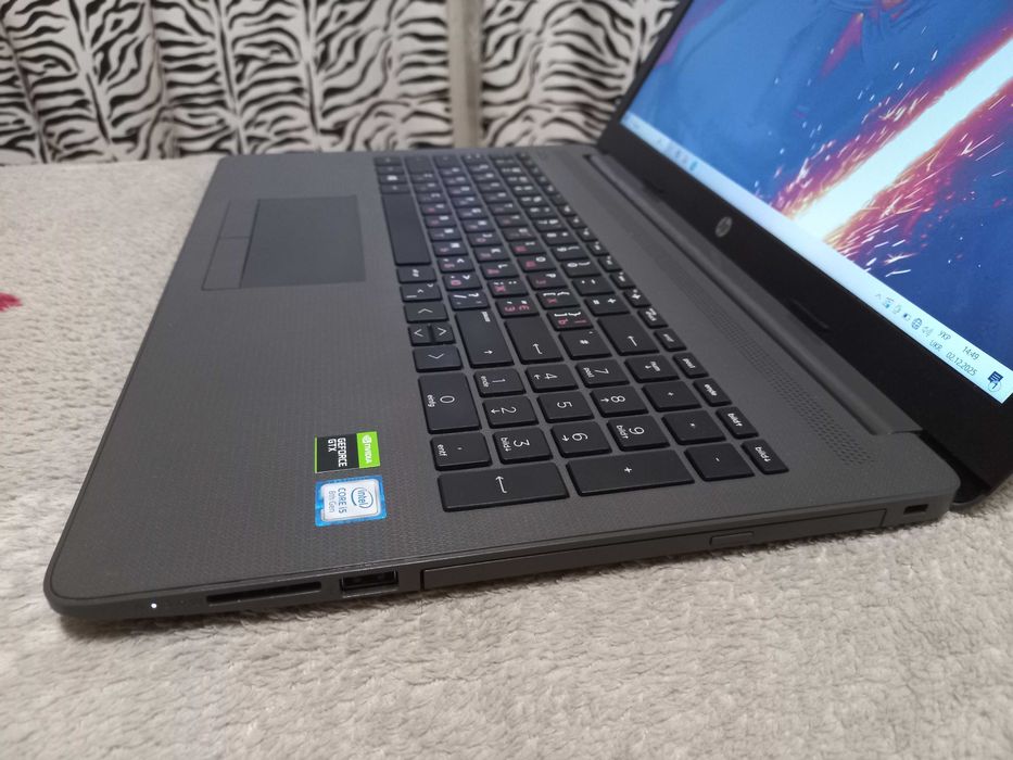 Игровой Видео GTX 1050 Ti  (4 ГБ)  Core i5 8265U X8/  HP Laptop 15