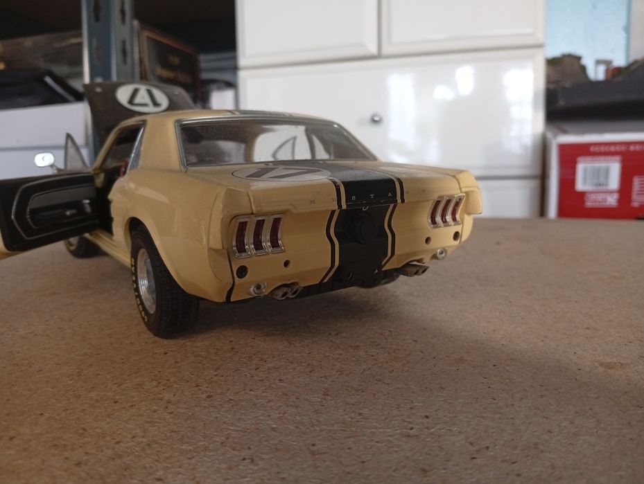 Miniatura 1/18 Ford Mustang