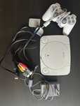 PlayStation 1  konsola z padem i kartą pamięci i grą TARZAN