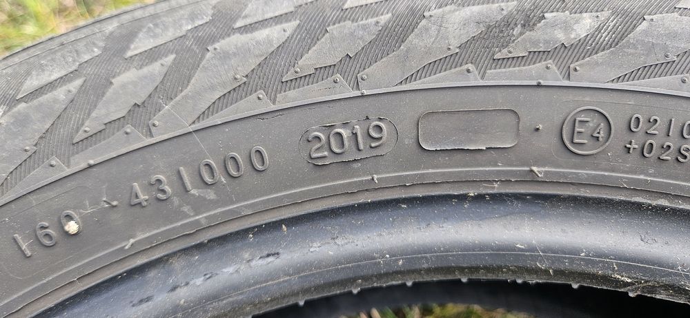 Opony zimowa Nokian 215/5517