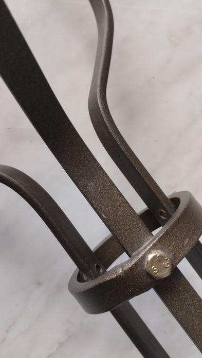 Suporte de Vaso  em Ferro .