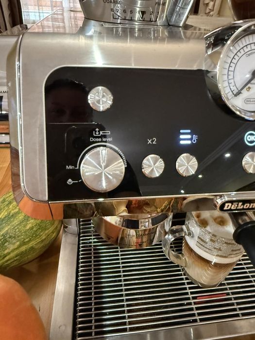 Продам привезену з Європи рожкову кофемашину delonghi EC 9555.m