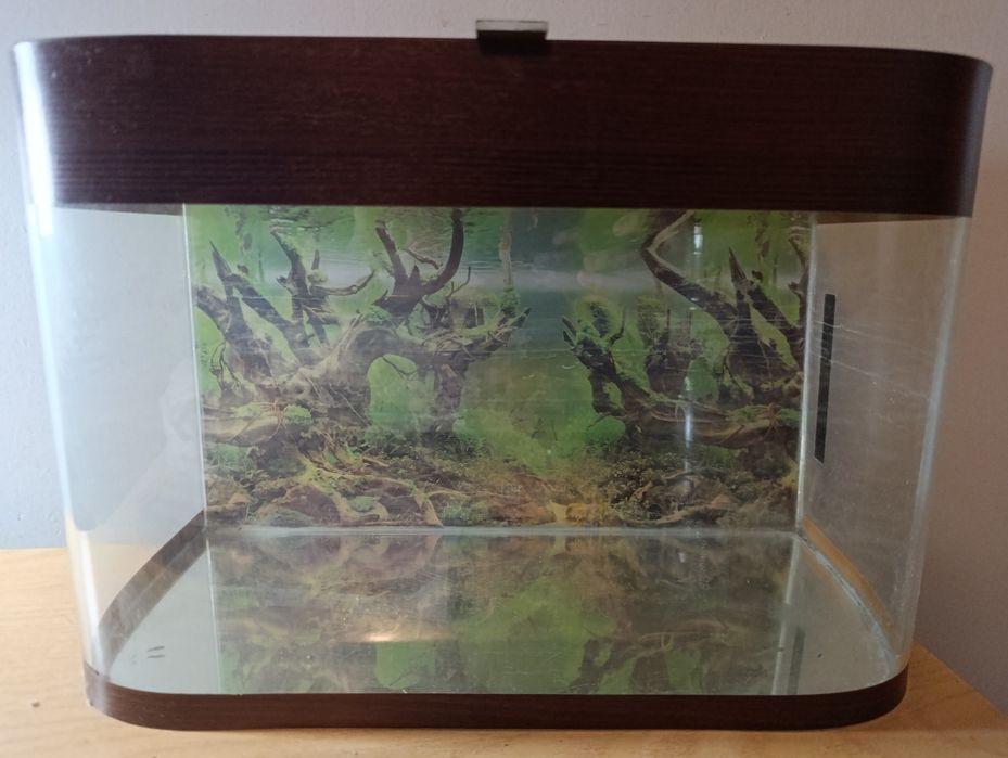 Продаю аквариум ВОЗМОЖЕН ТОРГ 36 литров