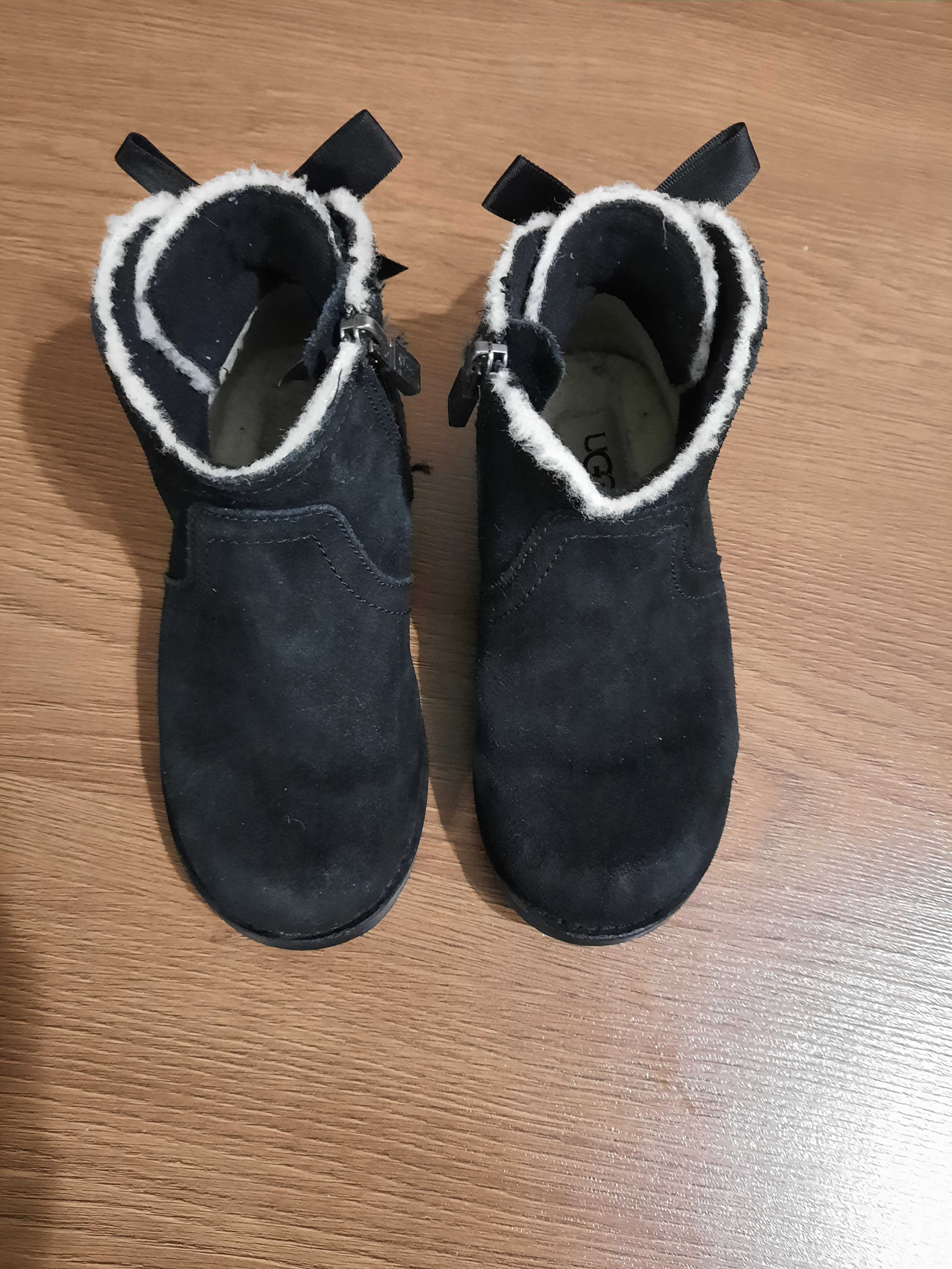 Ботинки осінні UGG