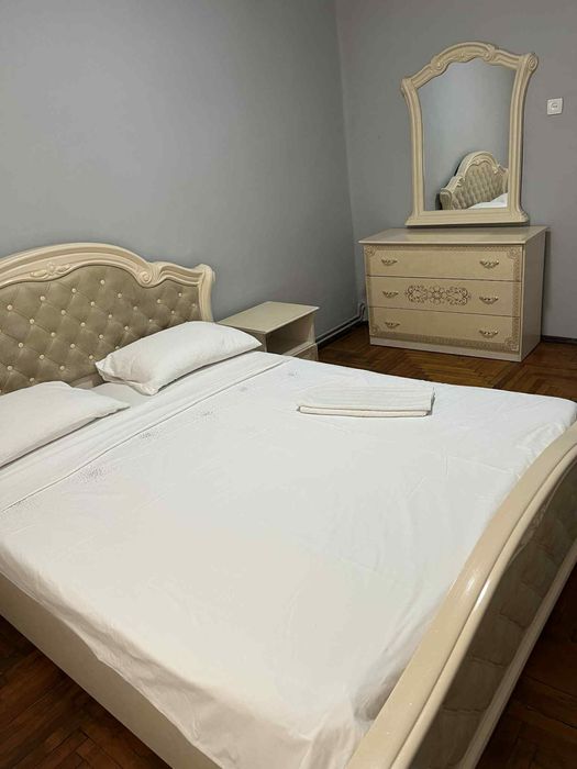Подобова (посуточно) оренда квартири.Центр.Третій поверх. вул. Миру 35