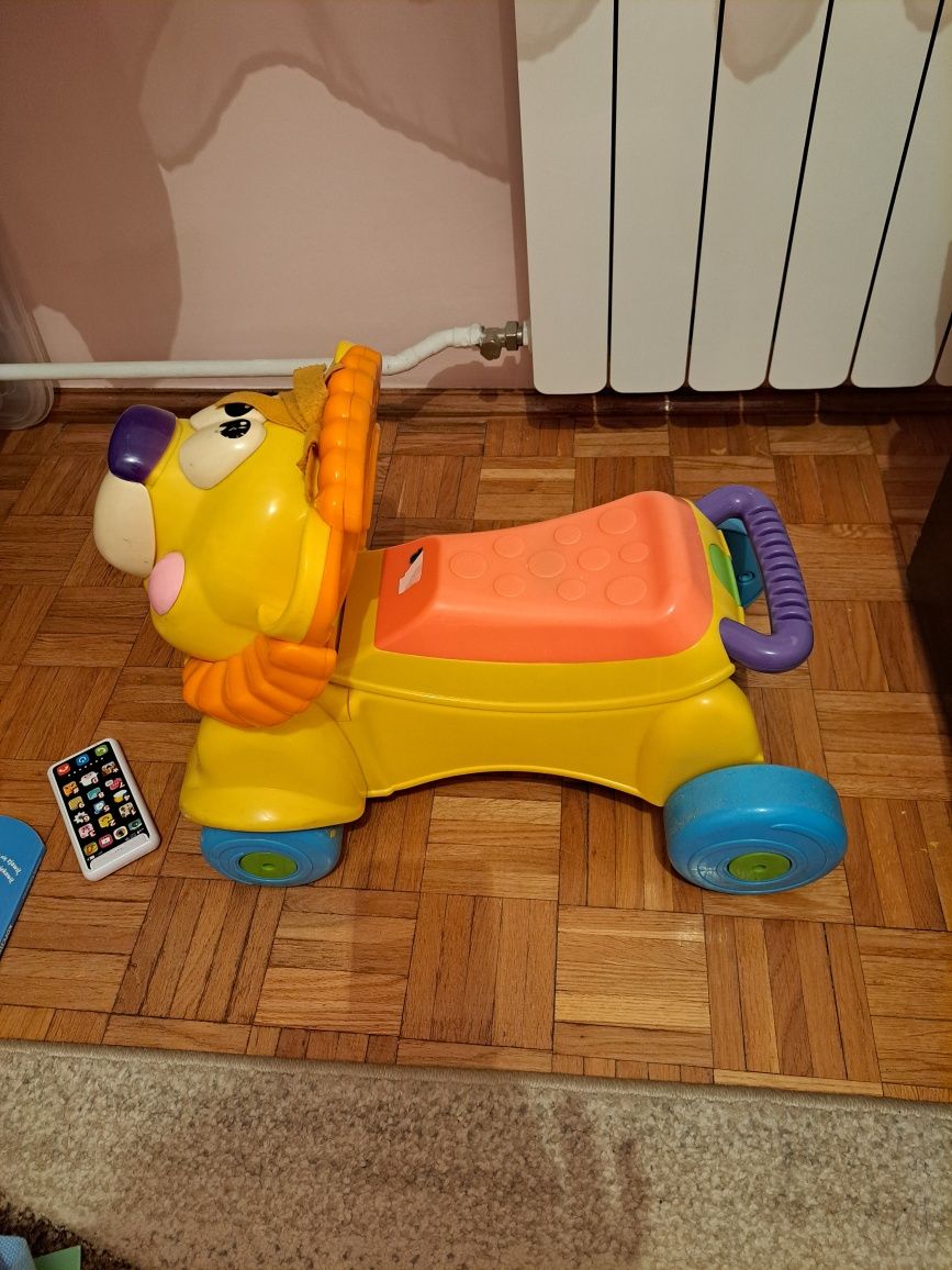 Chodzik jeździk lew